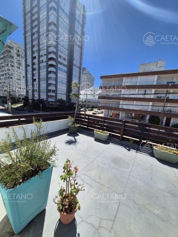 Casa de dos dormitorios en alquiler anual en del
