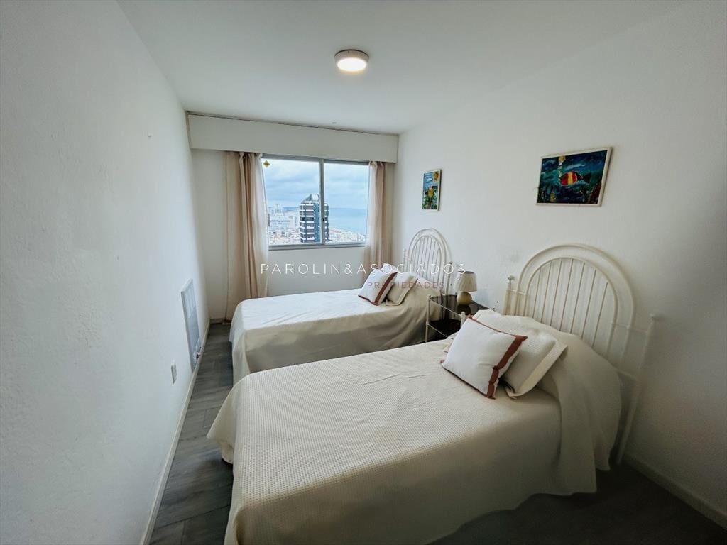 Apartamento en venta en piso alto por Puerto de