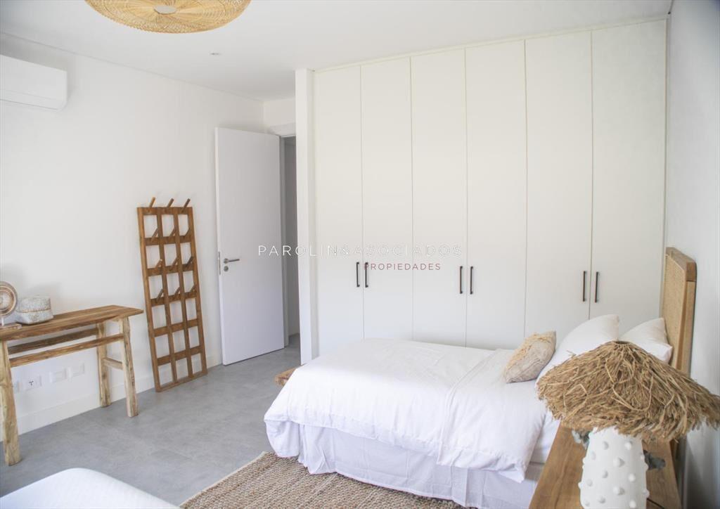 Hermosa casa en venta de 4 dormitorios en Laguna