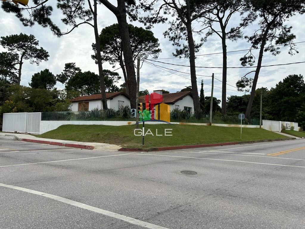 Casa ideal para clinica privada, zona comercial,