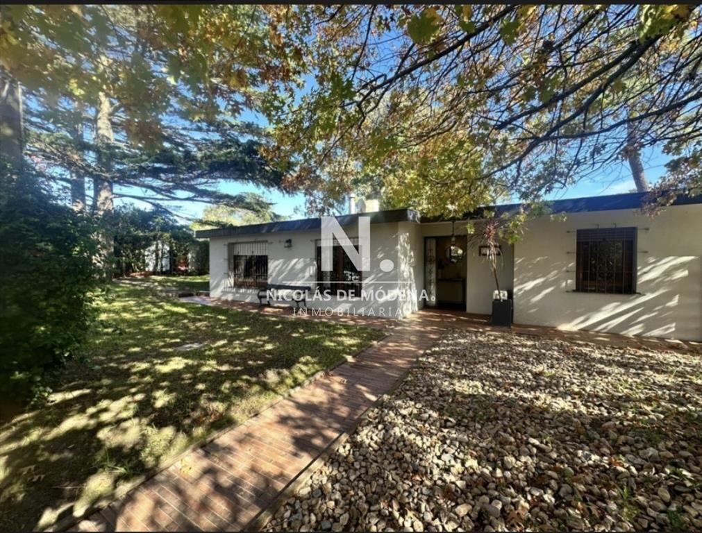 En venta casa en Pinares de 2 dormitorios, con de