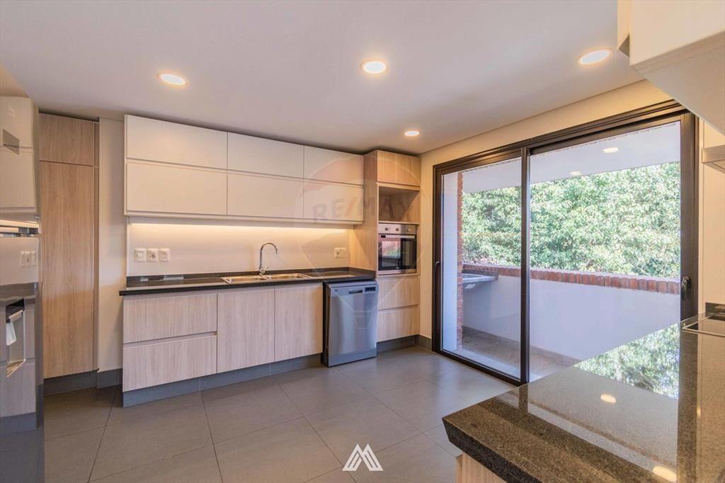 Venta apto en Carrasco 3 Suites, jardín y piscina