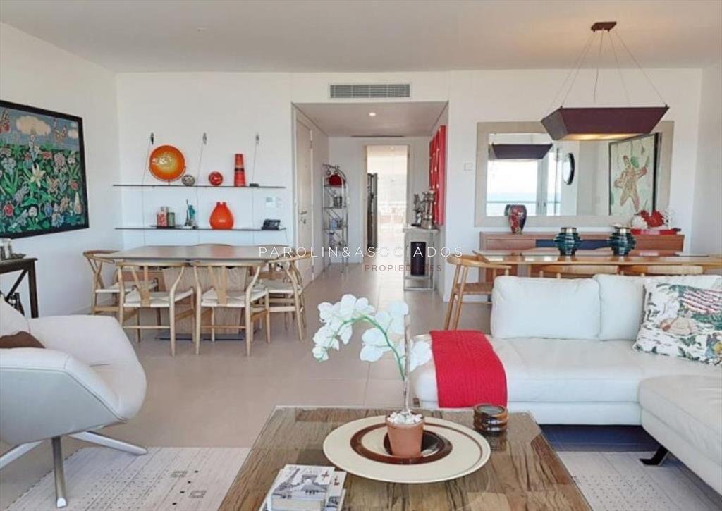 Apartamento en venta de 3 dormitorios + en Le del