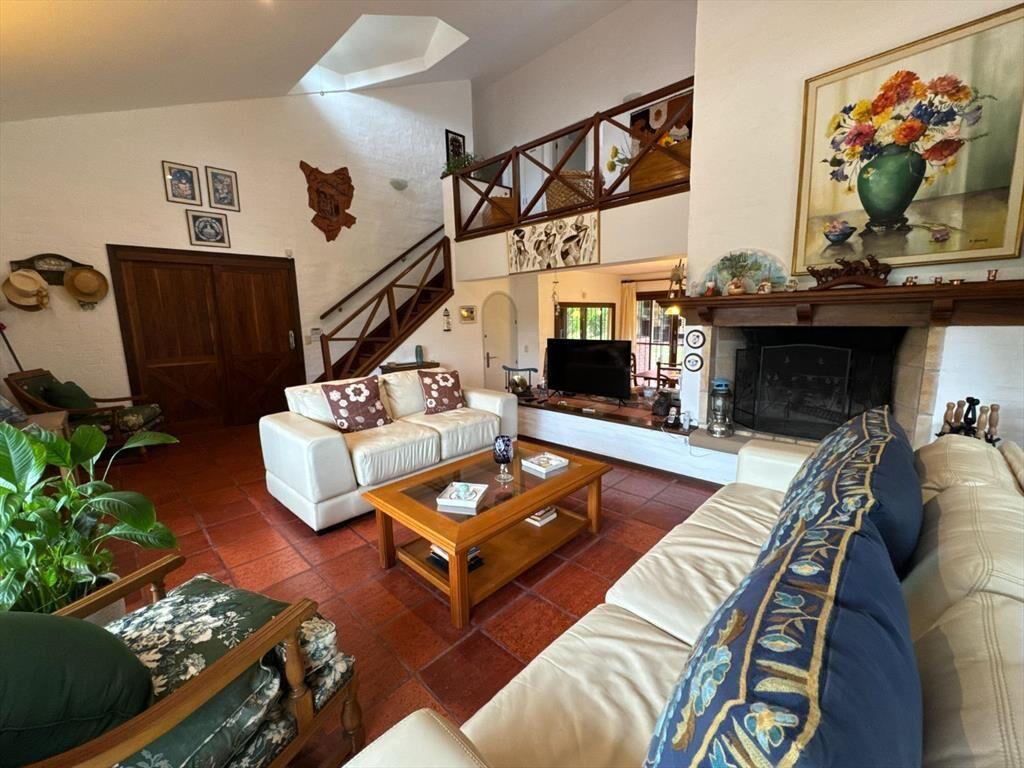Venta de Hermosa Casa en San Rafael: Gran Jardín, Piscina y