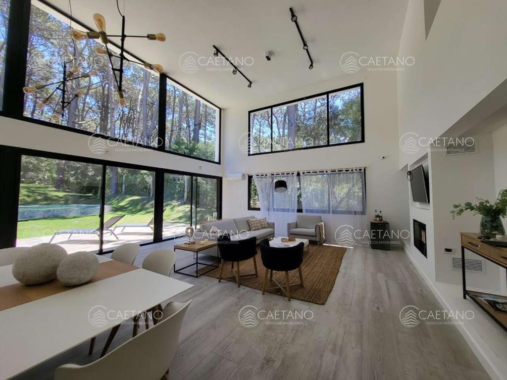 Venta casa 4 dormitorios. Playa Brava, Punta del Este