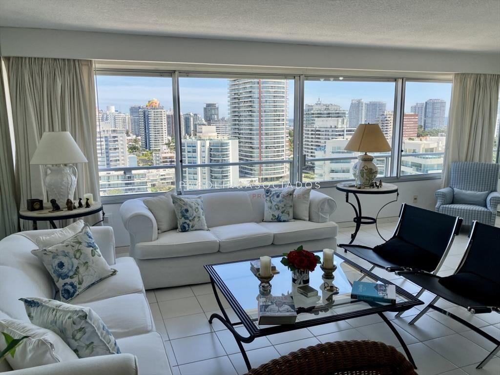 Apartamento en venta de 3 dormitorios en Edificio