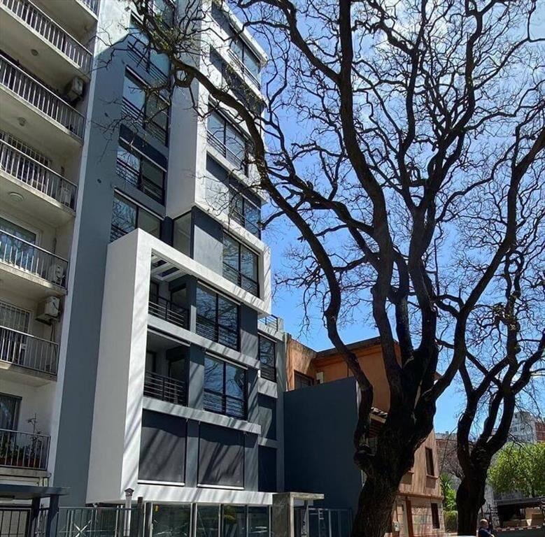 VENTA COCHERA EN EDIFICIO YASS POCITOS