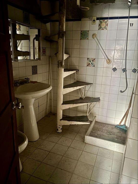 Alquiler Deposito Cordón 2 Baños Garaje primer piso escaler