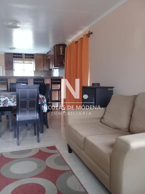 Casa de Cuatro Dormitorios en Manantiales - Venta