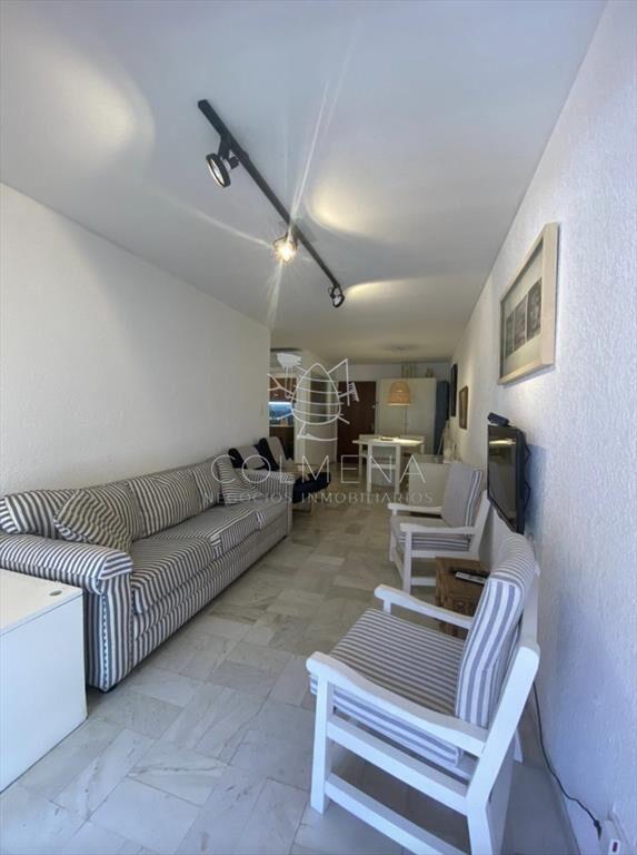 Apartamento de 1 dormitorio con balcón en