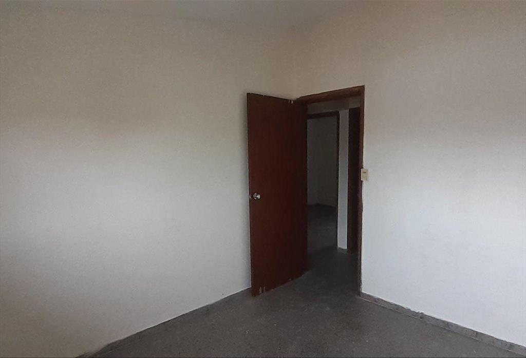 Venta de Apartamento.4 Dormitorios,1 baño.Barrio 2 Naciones