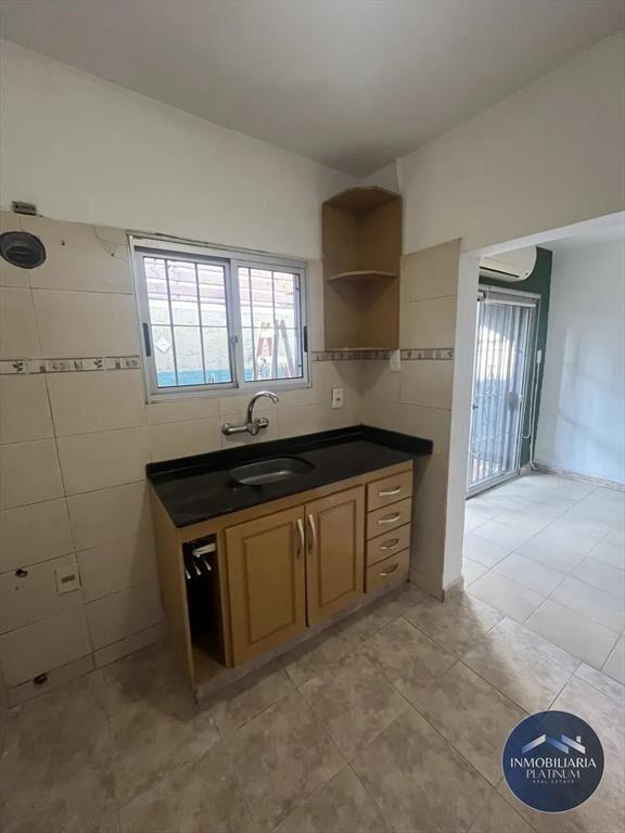 Casa en alquiler c/ cochera en Brazo Oriental