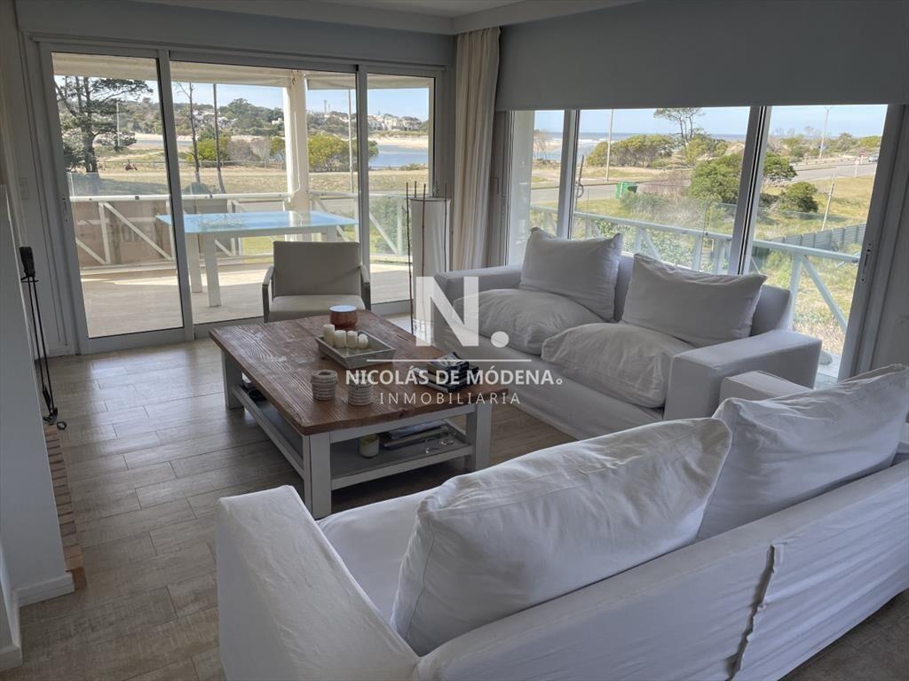 Apartamento de 3 dormitorios con vista al mar , en Brava Pu