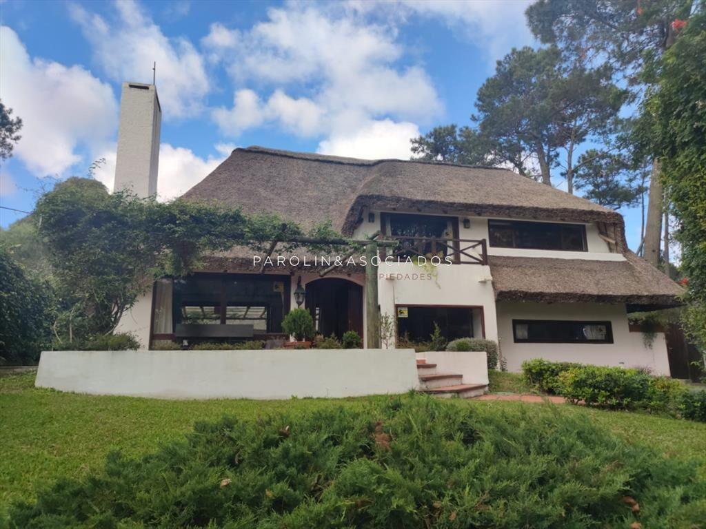 Oportunidad - Hermosa Casa en venta de 3 dormitorios en Pin