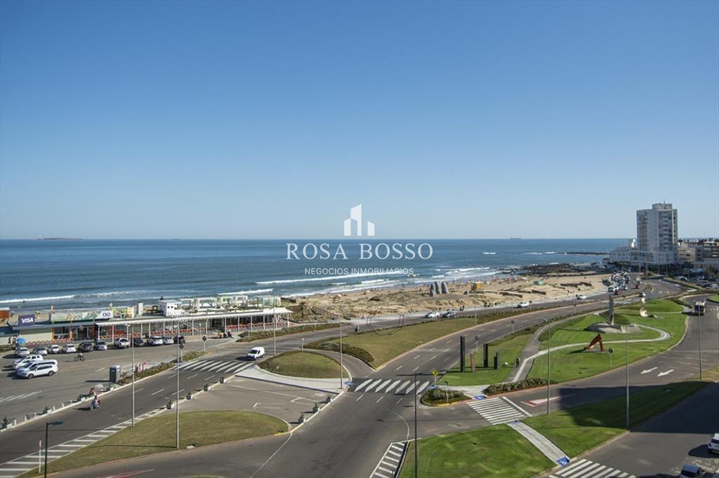 Vende apartamento de 3 dormitorios en Torre I, al