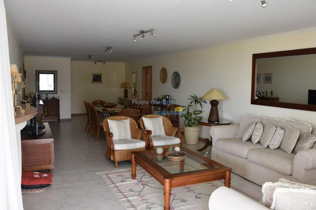 Apartamento en Alquiler de 3 dormitorios en Punta