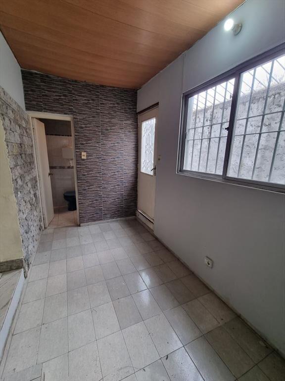 Venta De Casa Con Cochera Jardín y Parrillero