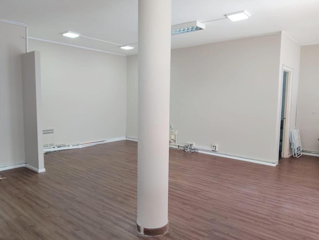 Alquiler Oficina con dos espacio definidos y salón amplio e