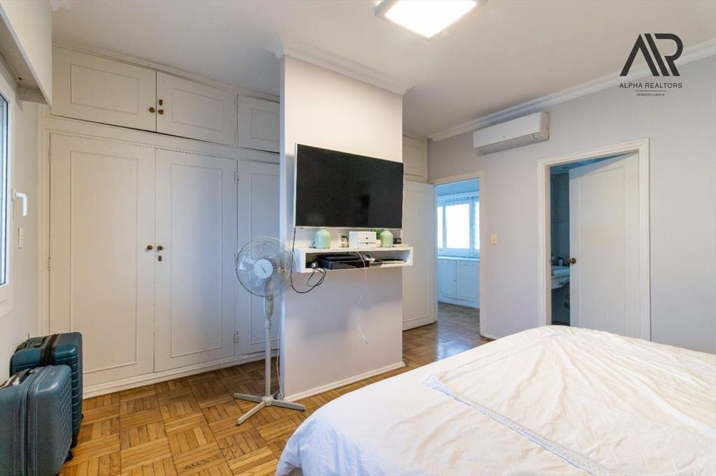 Apartamento en venta c/ cochera en Punta Carretas