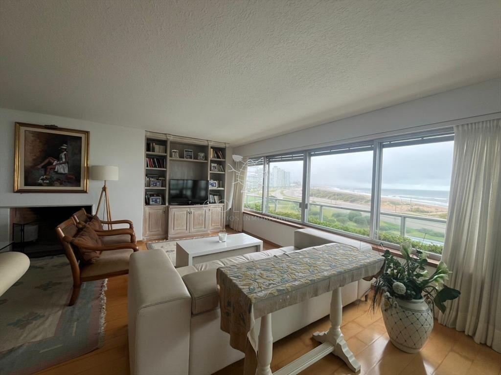 Apartamento en Venta de 3 dormitorios en Punta ,