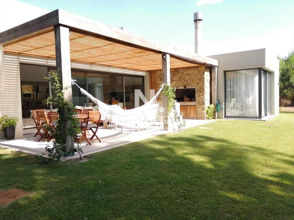 Hermosa casa Yambae a la venta en la Arbolada
