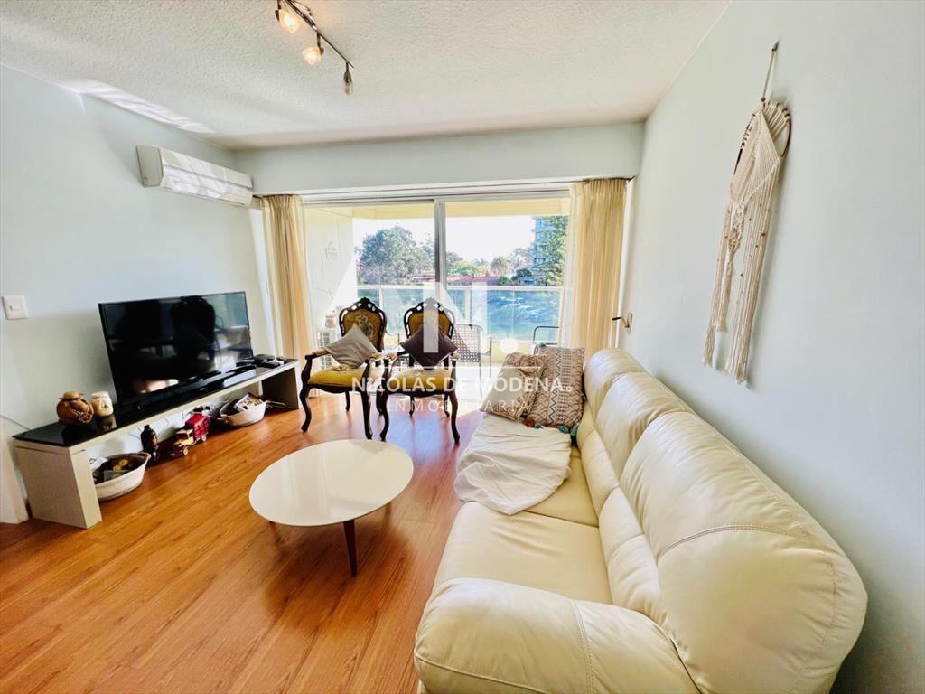 Se vende apartamento de 2 dormitorios en Roosevelt Punta de