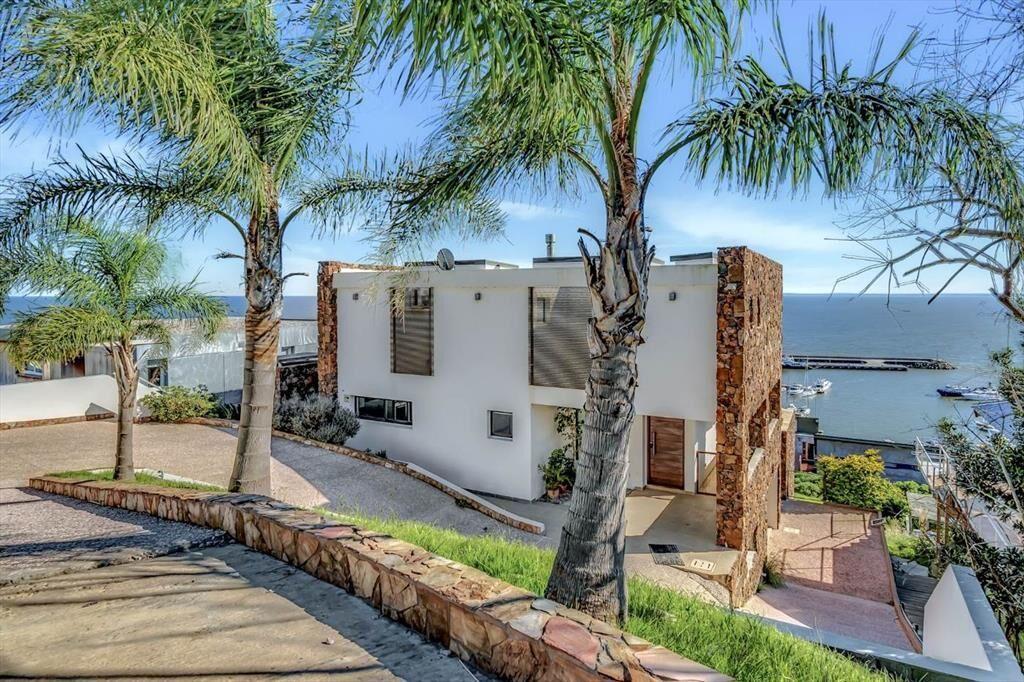 Casa a la Venta Frente al Mar en Piriápolis