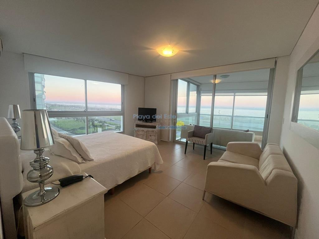 Apartamento en Alquiler de 3 Dormitorios en Punta