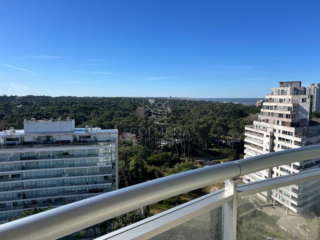 apartamento en venta de 3 dormitorios 3 baños,