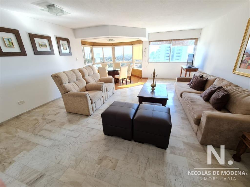 Apartamento de 3 dors con excelente vista y cerca de los ce