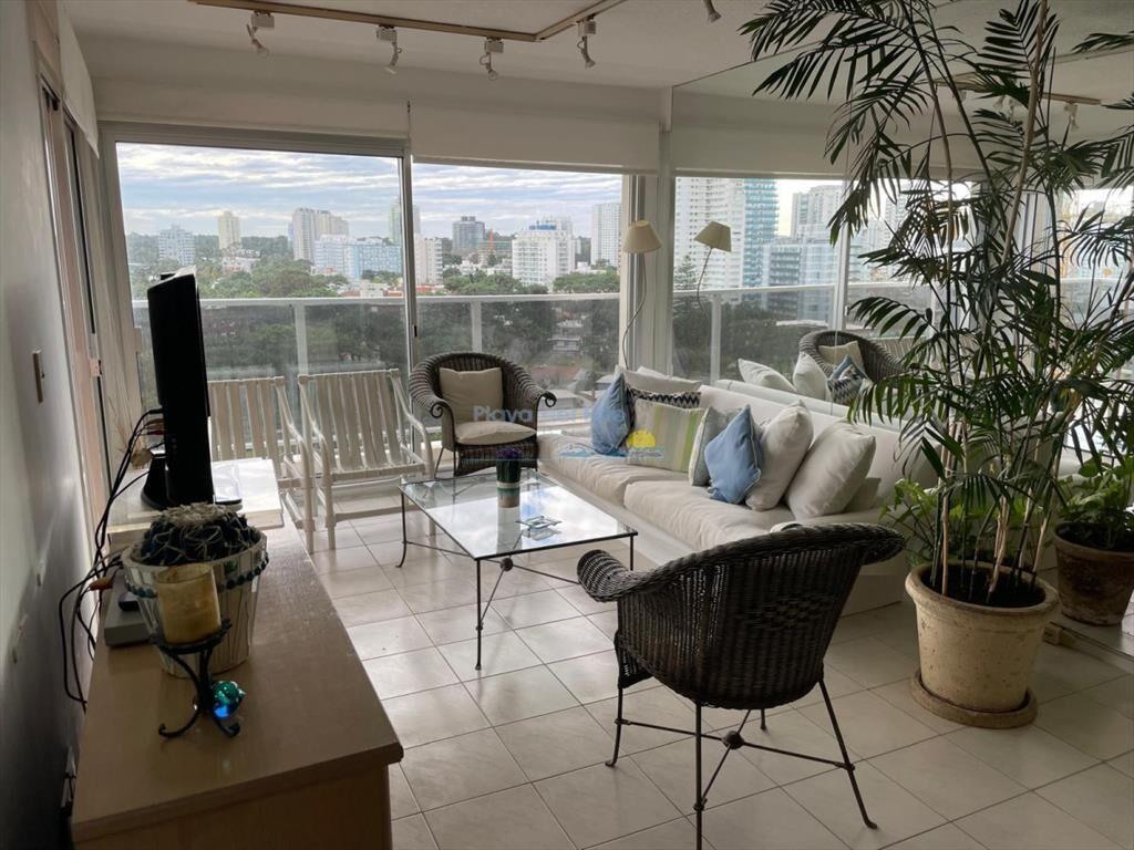 Apartamento de 2 dormitorios en Edificio Long , ,