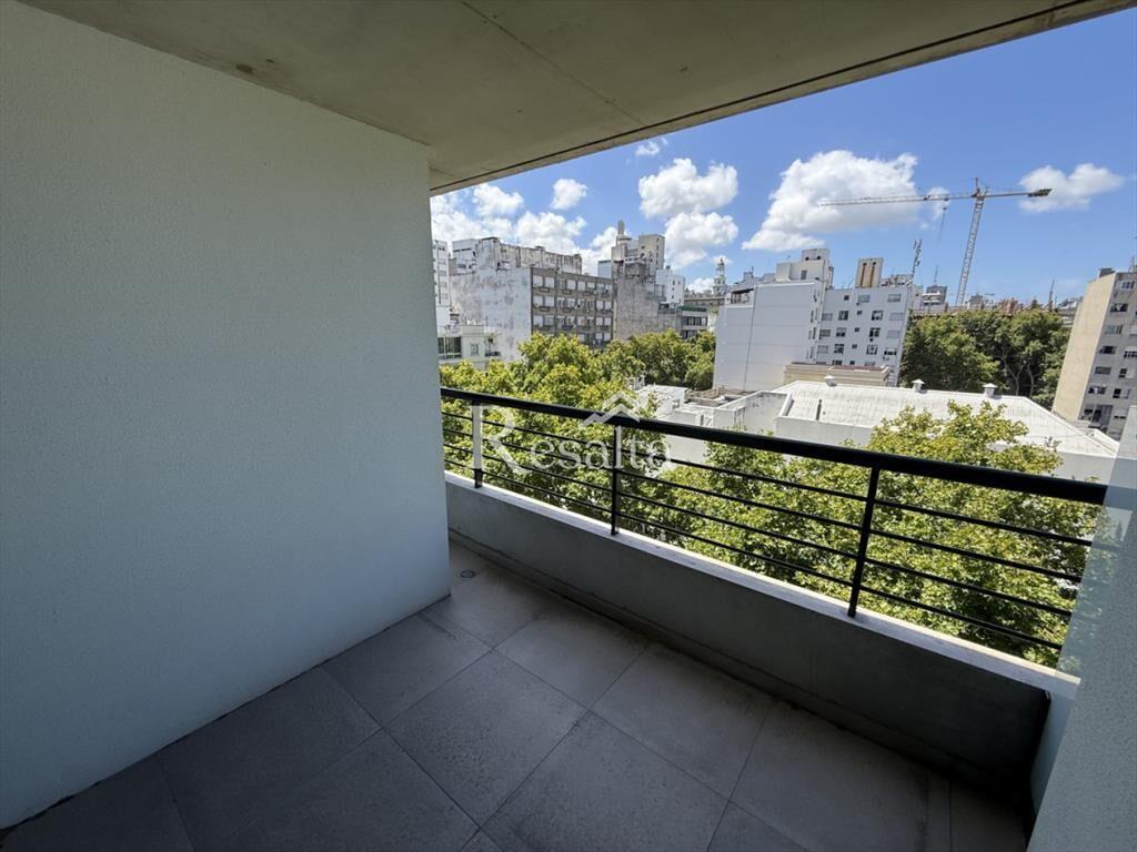 VENTA CENTRO CON COCHERA 1 DORMITORIO y MEDIO