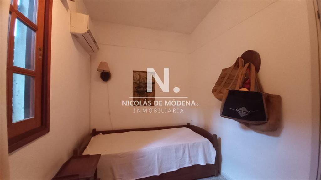 Vende casa de 3 dormitorios (incluye depp), en 4