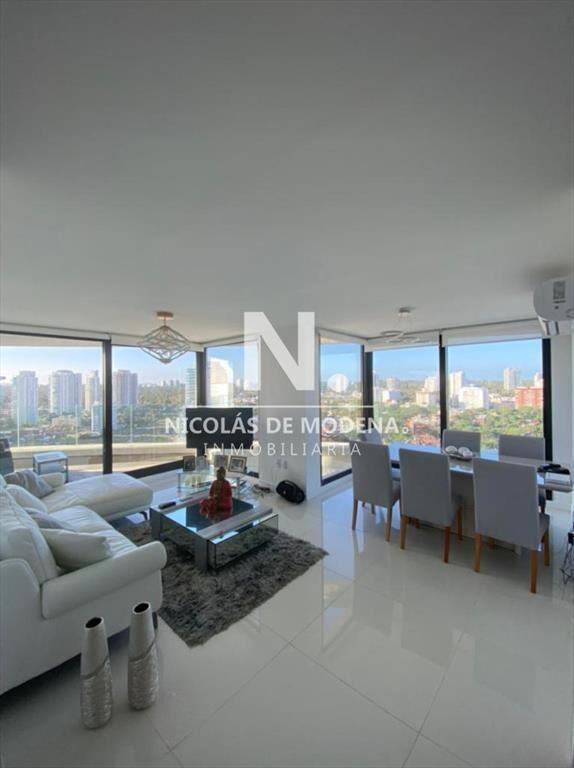 Apartamento de 3 dormitorios en suite con y en