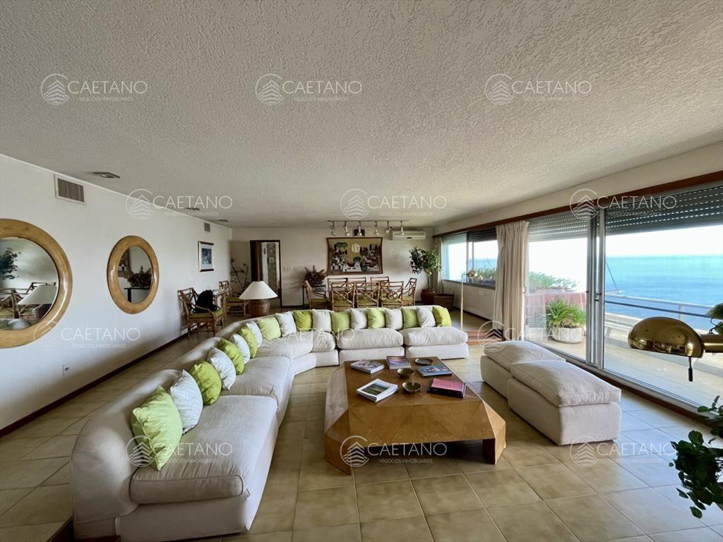 Apartamento en venta 3 dormitorios y dependencia