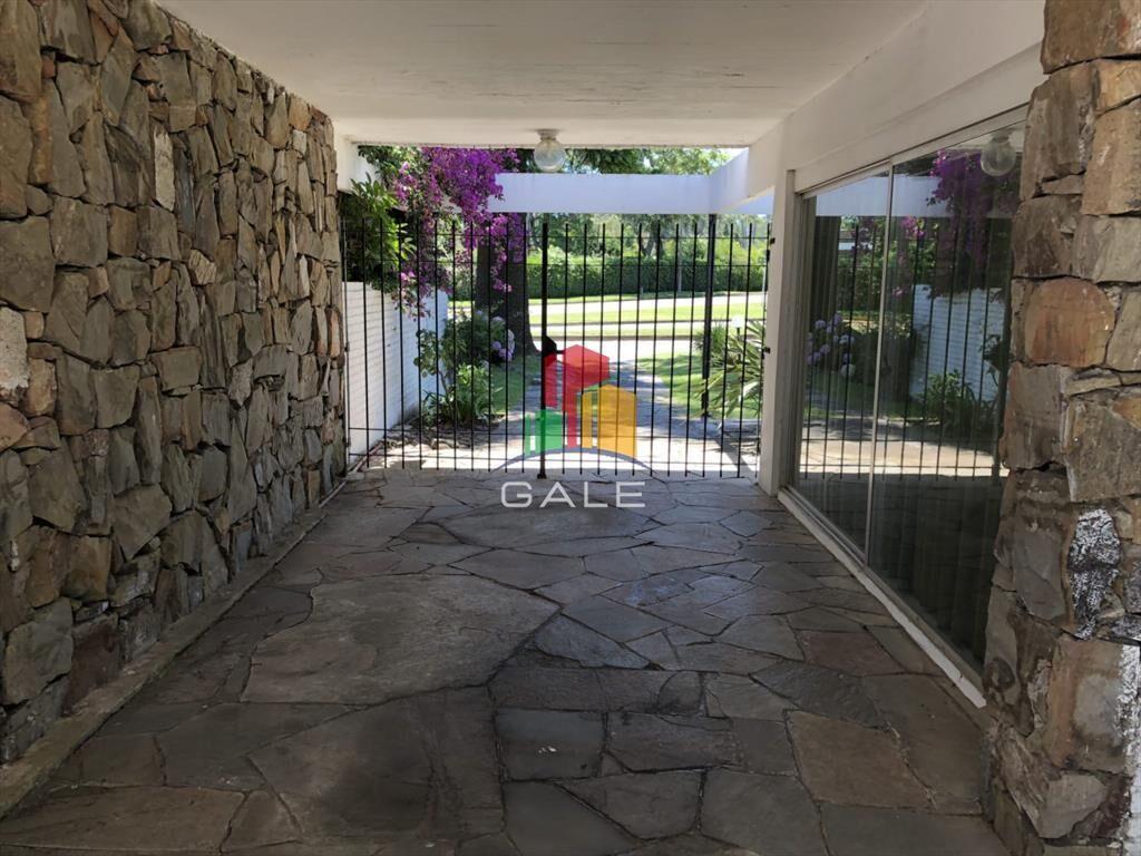 Hermosa casa en Mansa a dos cuadras del Mar en alquiler anu