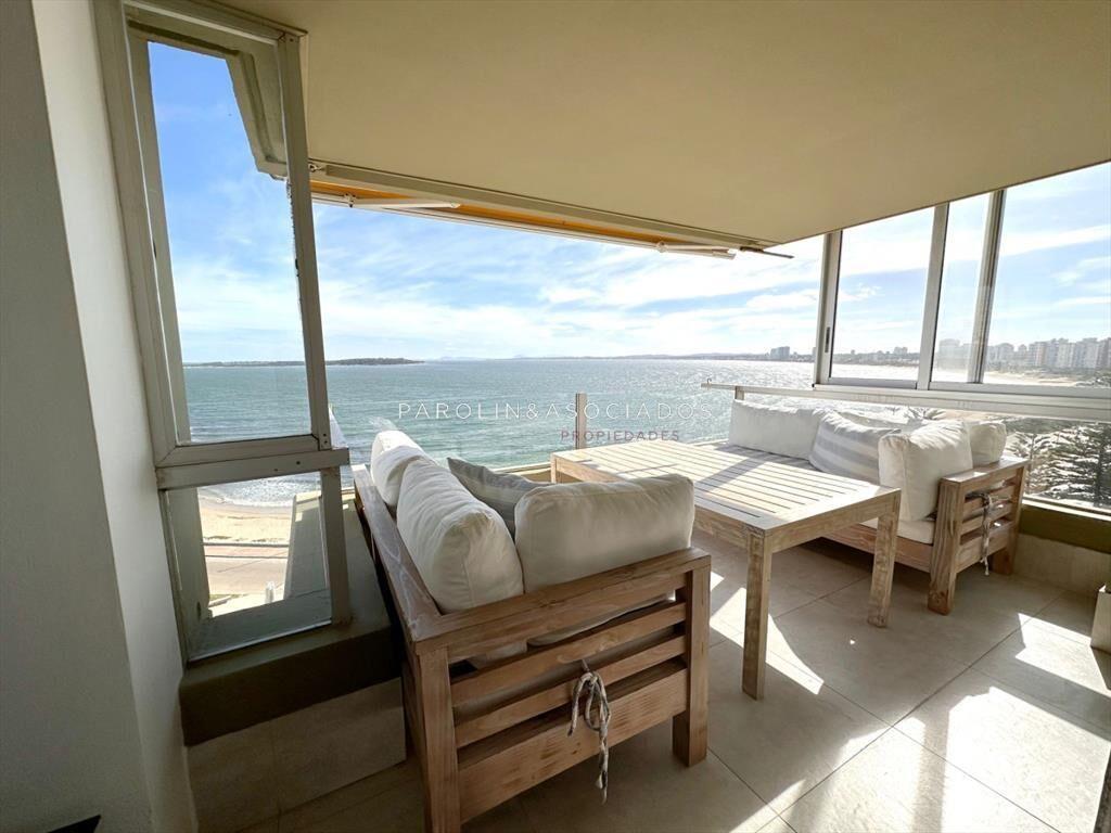 Hermoso apartamento en venta en edificio Punta