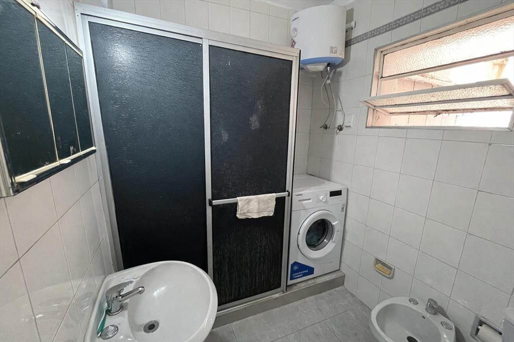 Venta apartamento 3 dormitorios con patio. Tres Cruces- Alq