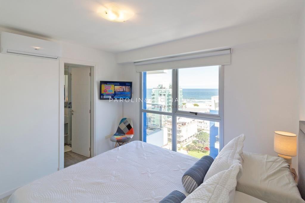 Apartamento de 2 dormitorios en venta en edificio