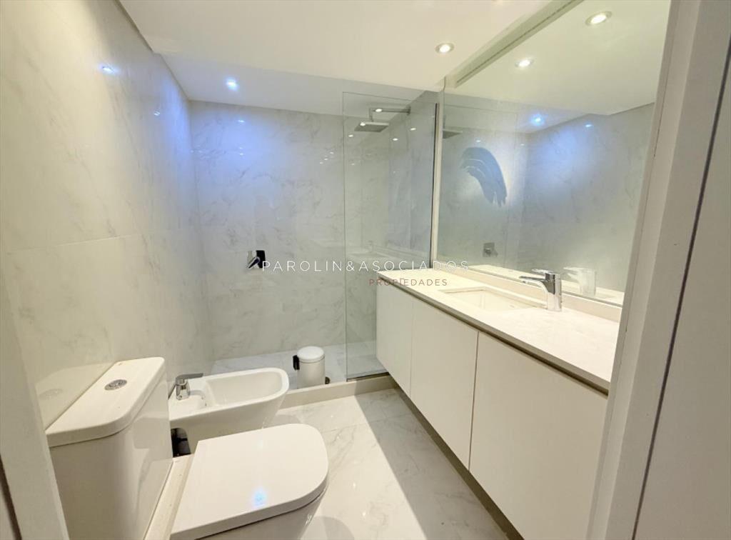 Apartamento en venta de 3 dormitorios en edificio