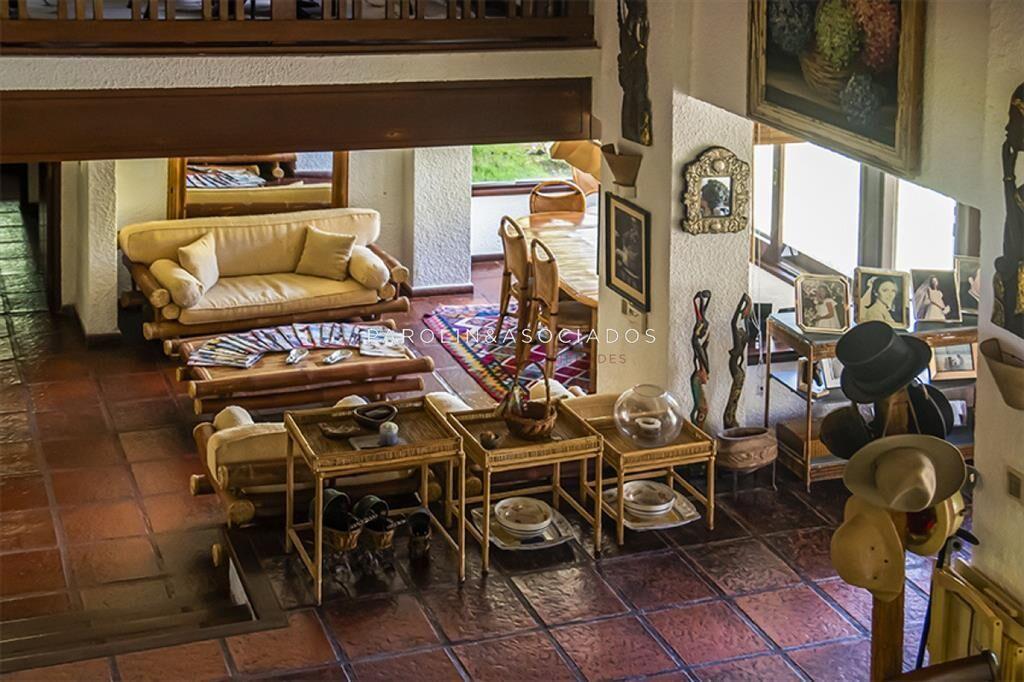 Casa de gran porte en venta en Golf, Punta del Este.