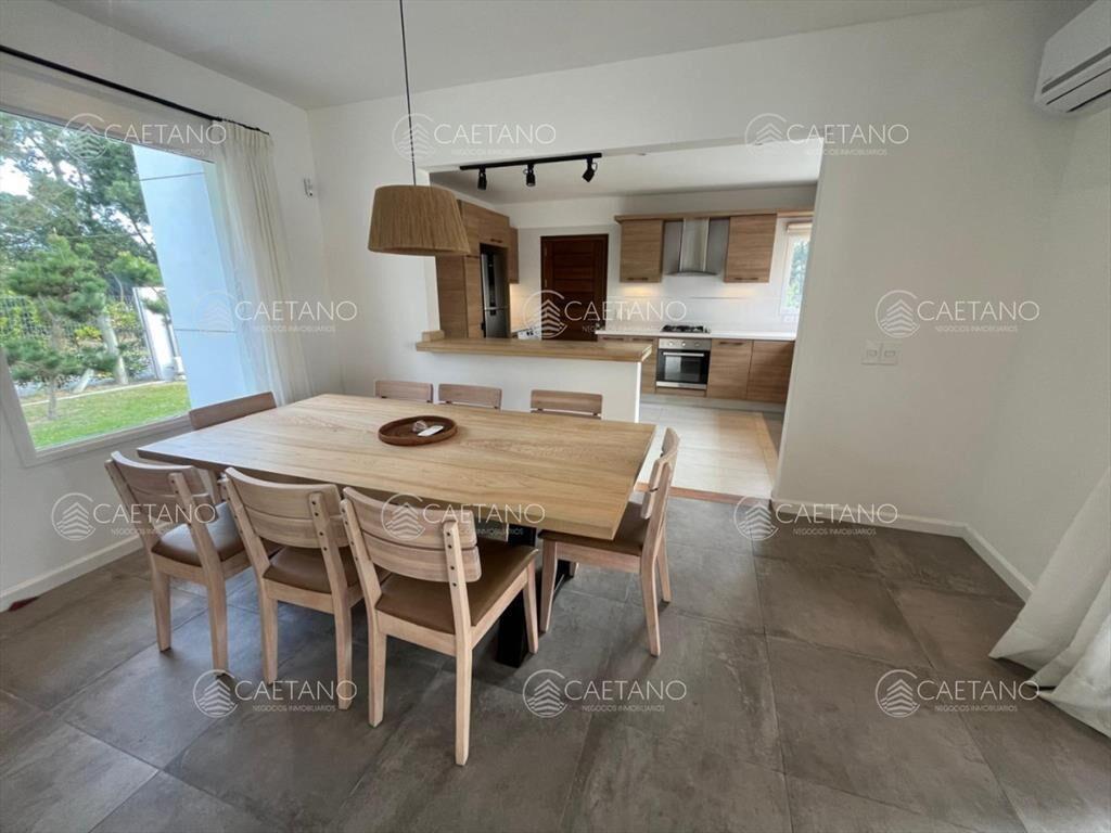 Casa en La Barra: Comodidad y Estilo