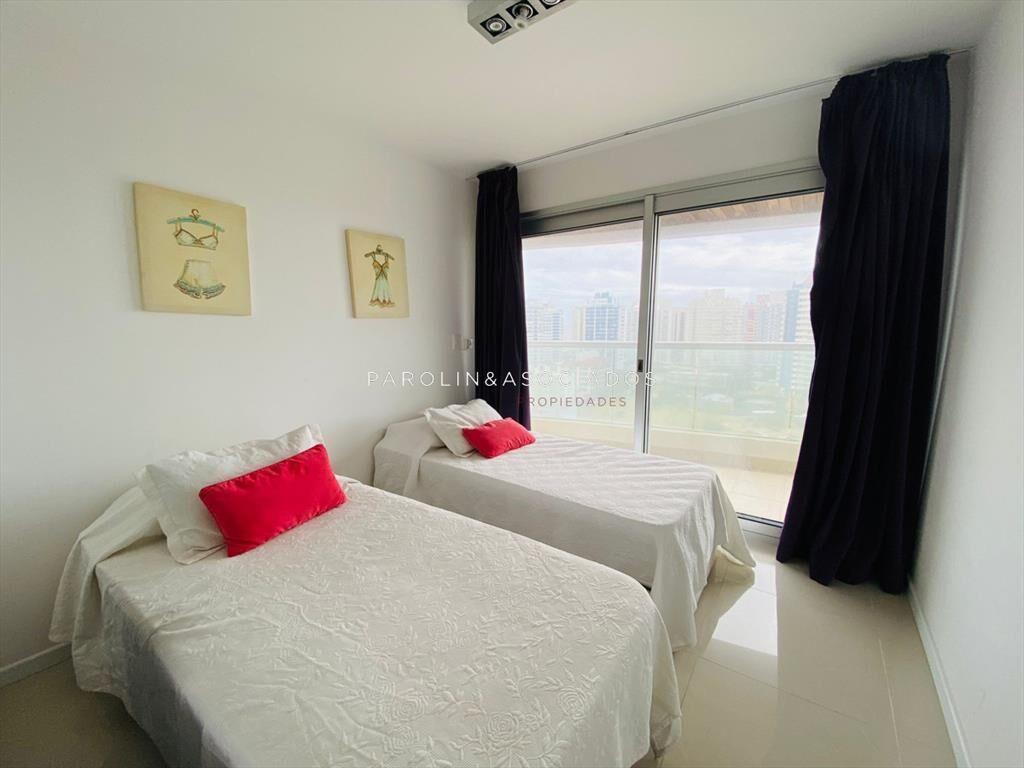 Apartamento en venta en piso alto Icon Brava del