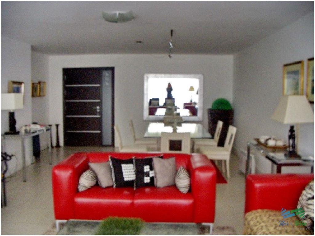 Apartamento de 3 dormitorios con muy buenos en en