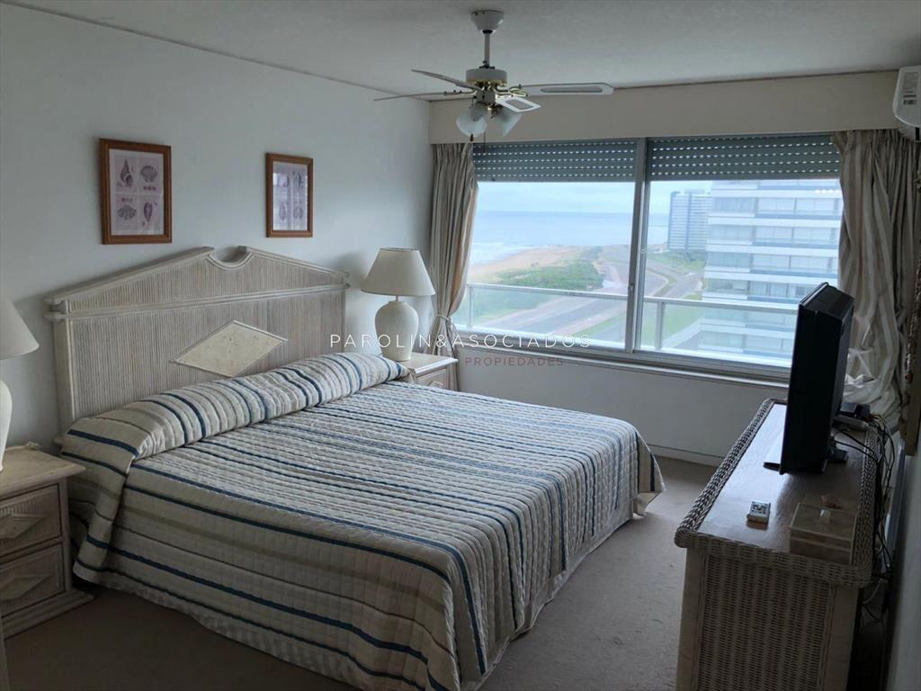 Apartamento en venta de 3 dormitorios en Edificio Tiburón,