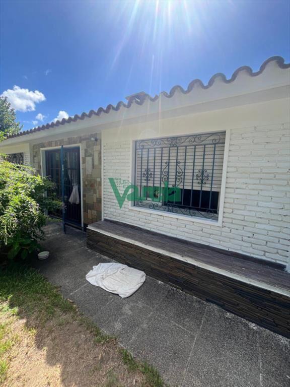 Venta de casa en Salinas sur, 2 dormitorios, y