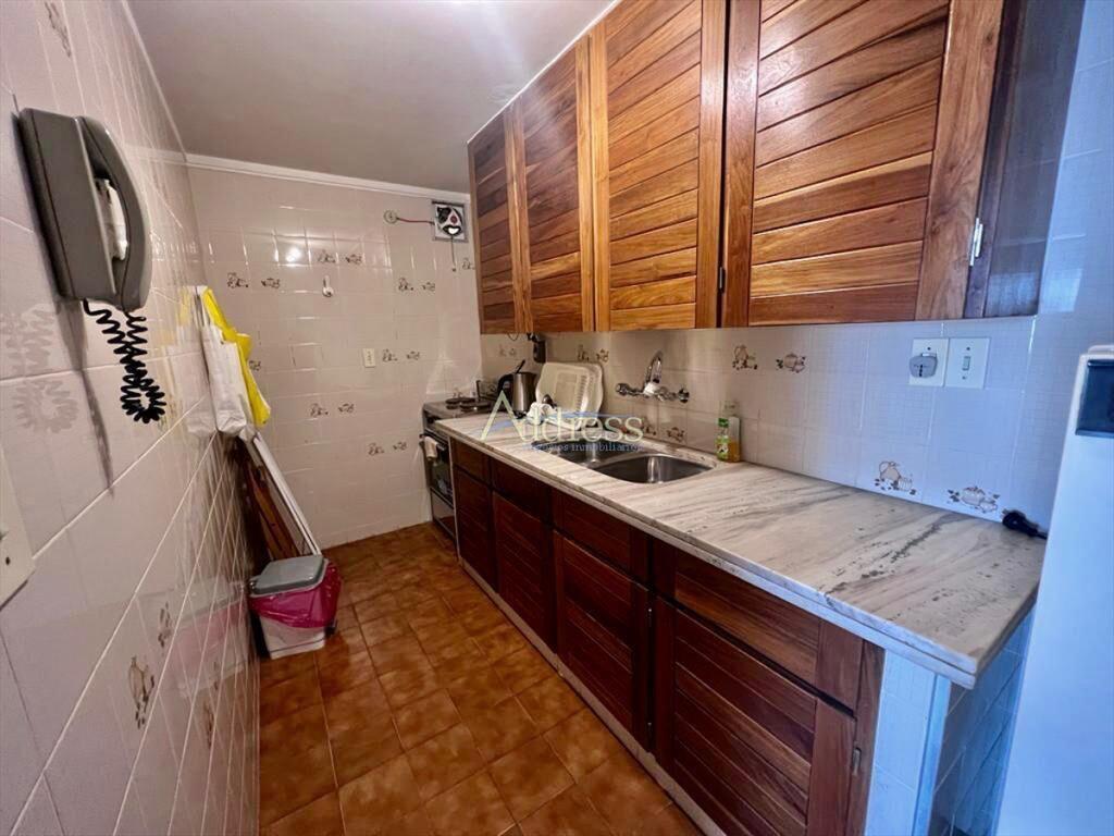Departamento en edificio de categoría, consulte