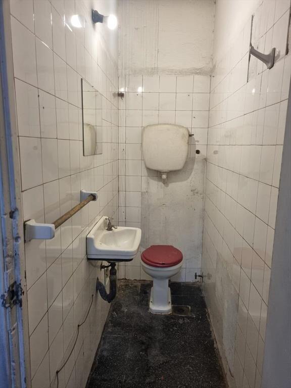 Rio Negro y San José, 40m2 con 3 metros de frente, sin gast