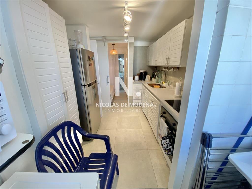 Vende apartamento de 3 dormitorios en Brava Punta