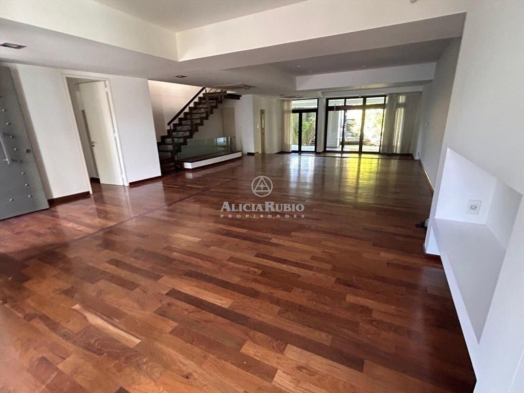 CASA DE REVISTA EN EL GOLF – 4 DORM. EN SUITE, 7 BAÑOS, ...